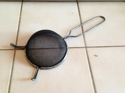 ancienne passette passoire tamis filtre en métal vintage  - Photo 1/2