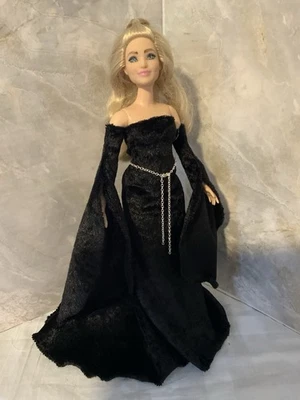 "Juego de vestidos estilo medieval de terciopelo negro Panne para tu muñeca de moda con curvas de 11,5""" Foto 1 de 3