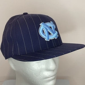 Carolina del Norte Tar Hells New Era 59fifty7 1/8 Sombrero/Gorra Pin Rayas - Imagen 1 de 9