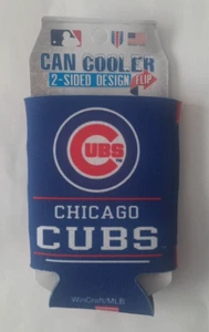 MLB Chicago Cubs diseño de 2 lados enfriador de latas Koozie 12 oz nuevo - Imagen 1 de 2