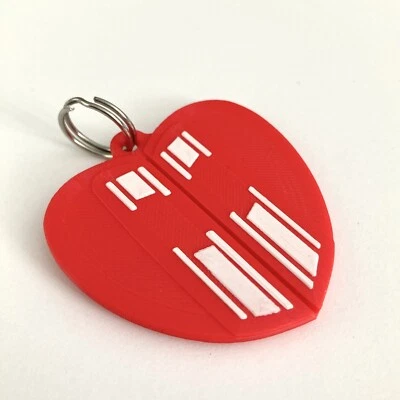 LLAVERO CORAZÓN VESPA RALLY SCOOTER ROJO CON RAYAS BLANCAS VALENTÍN Foto 1 de 3