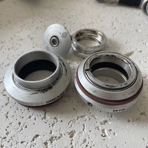 WTB Momentum Greaseguard Aheadset 1 1/8” Threadless - Picture 1 of 10