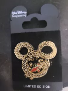 ANTIGUO RARO LE300 Disney Pin WDI Cast ex Mickey Mouse Dragón Respirador de Fuego DORADO - Imagen 1 de 4
