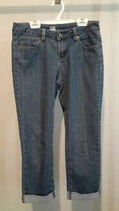 Women's Denim Shorts Size 8 Now Blue Distressed 3/4 Crop Jeans Stretch Pockets - Picture 1 of 6