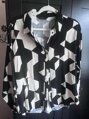 Women's Long Geometric Shirt Size 10 - Image 1 of 4