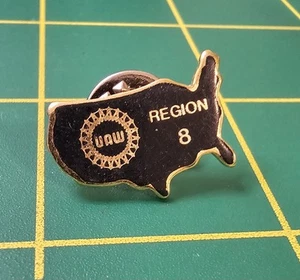 Spilla da bavero vintage UAW United Auto Workers Region 8 a forma di USA tono oro B17 - Foto 1 di 2