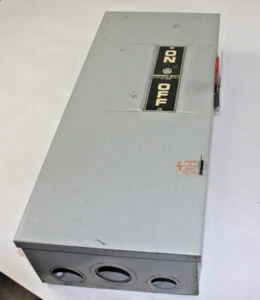 Interruptor de desconexión cerrado General Electric TGN3323 100 amperios - Imagen 1 de 5