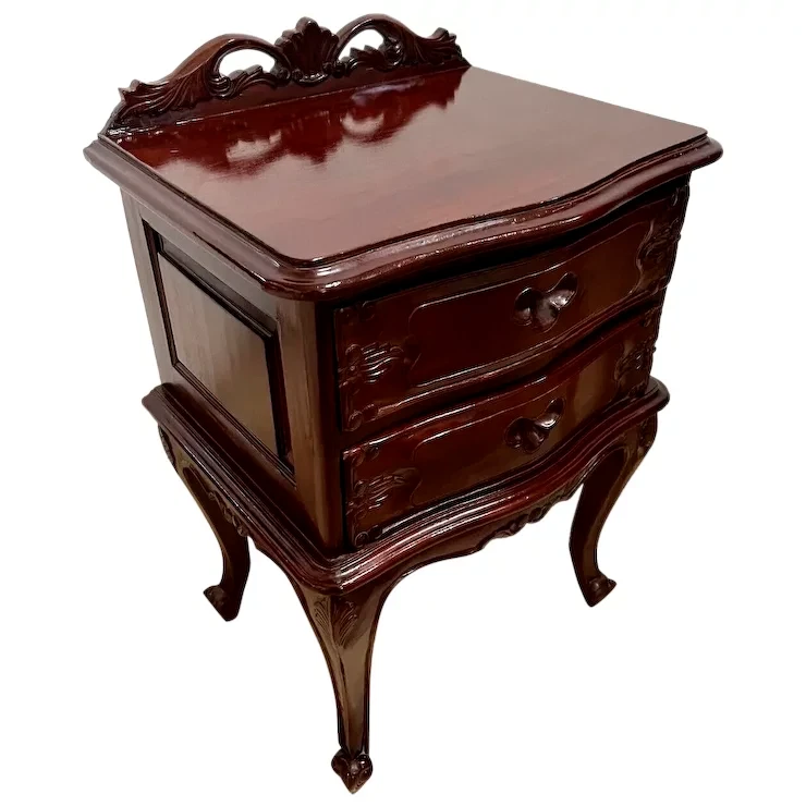 Mesa de cabeceira vintage duas gavetas rabo de pomba mogno esculpido país francês - Imagem 1 de 4