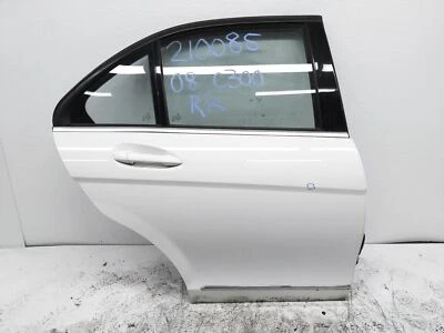 Puerta trasera derecha pasajero Mercedes-Benz C300 2008-2014 - blanca *tiene abolladura menor Foto 1 de 4