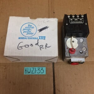 ITT General Controls Model 3661 Type 584 Combination Gas Valve - Picture 1 of 10