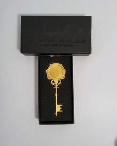 Quackity DreamSmp Las Nevadas Key with Box Smiley Face Gold Key - Picture 1 of 11