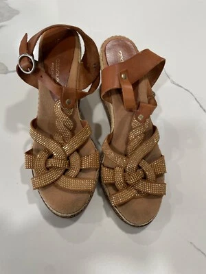 Andre Assous Mujer Madina Rafia Marrón Dorado Cuero Sandalias de Cuña 10 Zapatos Foto 1 de 4