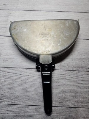 Vintage Mirro French Omelet Maker #M-1134 - 1970s - Aluminum - Fry Pan, Eggs - Image 1 of 4