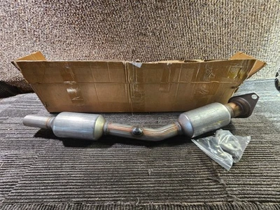 Convertidor catalítico XC30001-0096 12217 para Toyota Corolla Matrix Pontiac Vibe Foto 1 de 4