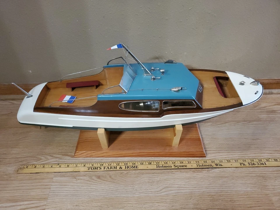 VTG CHRIS-CRAFT COMMANDER Model Tether Boat? Super Devil 60 Engine - Image 1 of 4