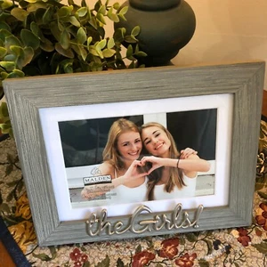 NEW Malden 4"x 6" Matted Photo Frame "the Girls!" Landscape Freestanding/Hang - Picture 1 of 13