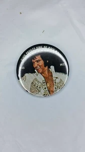1935 - 1977 ELVIS PRESLEY KING OF ROCK' N' ROLL PIN BACK BOTÓN - Imagen 1 de 2