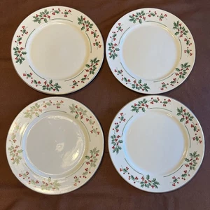 Set Or 4 Gibson Everyday 10 5/8" Dinner Plate Christmas - Picture 1 of 7
