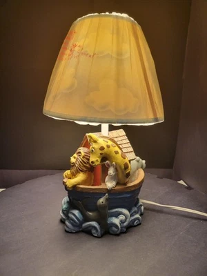 Lámpara infantil Figi's Graphics Noah Ark con animales y pantalla de nube - De colección Foto 1 de 4