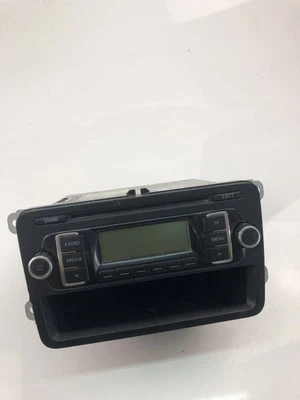 UK2825 VW Golf Musik Radio Hauptgerät 5K0035156 [Stecker / Code Nicht - Bild 1 von 4