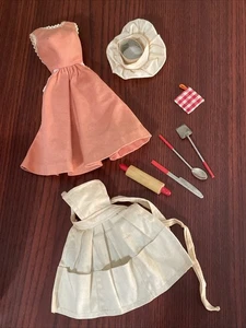 Barbie-Q #962 Sombrero de vestir Delantal Utensilios Sin Zapatos - Imagen 1 de 11