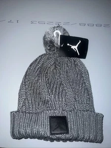 NWT Air Jordan Adult Cable Knit Pom Patch Beanie Hat Grey 801768-065 From 2015 - Picture 1 of 3