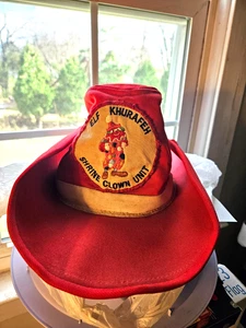 Vintage selten rot ELF KHURAFEH SCHREIN CLOWN EINHEIT Hut-getragen von Schrein Zirkus Clown - Bild 1 von 8