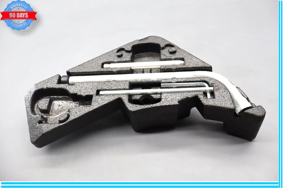 03-10 Juego de herramientas de llave de neumático de rueda de emergencia Porsche Cayenne con inserto de espuma OEM Foto 1 de 4