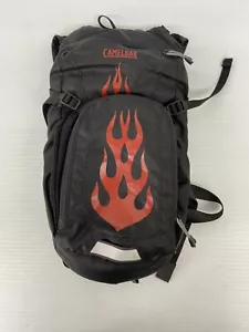Mochila de hidratación CamelBak mini mula 1,5 L negra roja llamas sin vejiga - Imagen 1 de 6