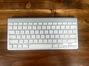 Apple Keyboard Magic Wireless A1314 Bluetooth Tested Working - Picture 1 of 8