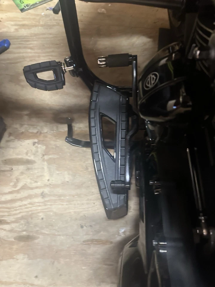 Ciro Chicane™ Floorboards - Driver - Black for Harley-Davidson 61720 - Image 1 of 1