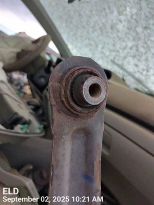 Right Rear LOWER CONTROL ARM 52370TR0A03 2012 HONDA CIVIC - Image 1 of 4