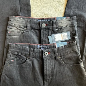 2 Paar Tommy Hilfiger schwarze Jungenjeans Größe 12 neu kostenloser Versand - Bild 1 von 10