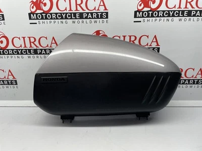 HONDA ST1300A 03 Saddle Bag Cover Right (Tower Silver Metallic) 81205MCS770ZA - Imagem 1 de 4