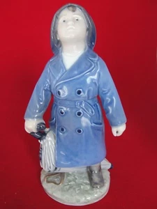 3556 ROYAL COPENHAGEN VINTAGE FIGURINE BOY WITH UMBRELLA - Picture 1 of 5
