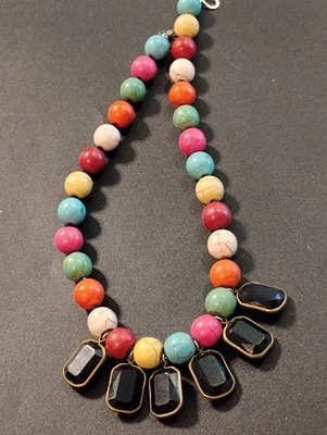 cuentas de vidrio múltiples únicas de la región de Chatral de Pakistán. Foto 1 de 3