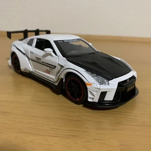 1/32 NISSAN GTR diecast car white - Picture 1 of 9