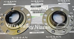 GENUINE NISSAN PATROL 160 SERIES Y60 & Y61 CC REAR AXLE SEALS 43252C9300 PAIR - Picture 1 of 1