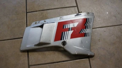 Carenado de cubierta de panel lateral derecho Yamaha FZ 750 85-91 1AE-2835V FC342 Foto 1 de 4