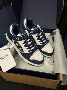 CHRISTIAN DIOR| Mid-Top Sneaker Navy Blue and White Smooth Calfskin Dior Oblique - Picture 1 of 9
