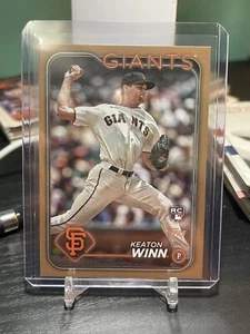 Keaton Winn (RC) 2024 Topps Serie 1 Rookie Gold Parallel /2024 Giants - Foto 1 di 2