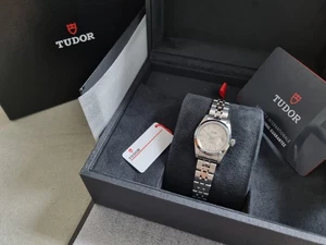 Tudor Princess Oysterdate 92400 Mm 25 Silver Linen Dial New Box And Card 12-2022 - Imagen 1 de 8