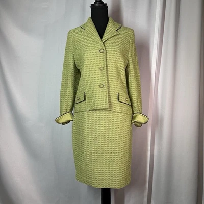 St. John Size 8 Green Tweed Skirt & Jacket Suit Set Wool Blend Gold Buttons Lux - Image 1 of 4