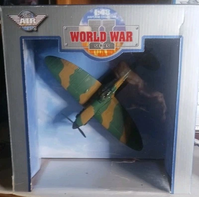 AIR SIGNATURE MODELS WWII SERIES 1:48 RAF SPITFIRE MK. V DIE CAST MODEL - Image 1 of 4