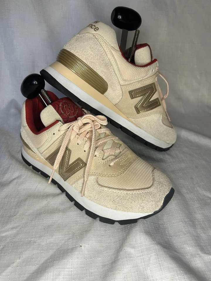 Talla 8 B - Zapatilla deportiva New Balance 574 para mujer melocotón con detalles dorados gamuza con cordones Foto 1 de 4
