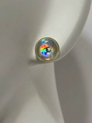 Pendientes holográficos Chanel 2000 de colección con logotipo CC Foto 1 de 4