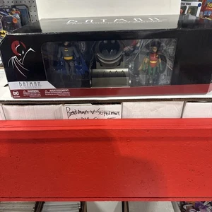 DC Collectibles - Batman The Animated Series Batmobile Deluxe Edition / Figures - Picture 1 of 14