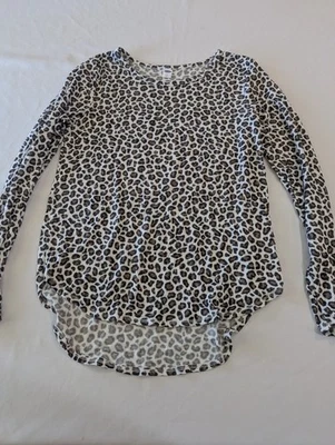 Top para mujer Old Navy pequeño estampado de leopardo Foto 1 de 4