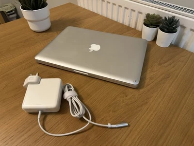 Apple Macbook Pro 13" 2.5GHz i5, 250GB SSD, IG4k, 4GB RAM Mac OS Mojave - Image 1 of 4