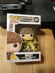 The Goonies - Mikey Funko Pop Signed Autograph by Sean Astin - Picture 1 of 7